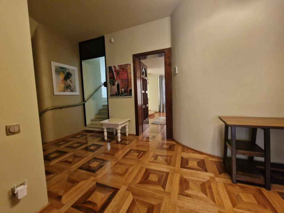 Vila zona Sub Arini!!