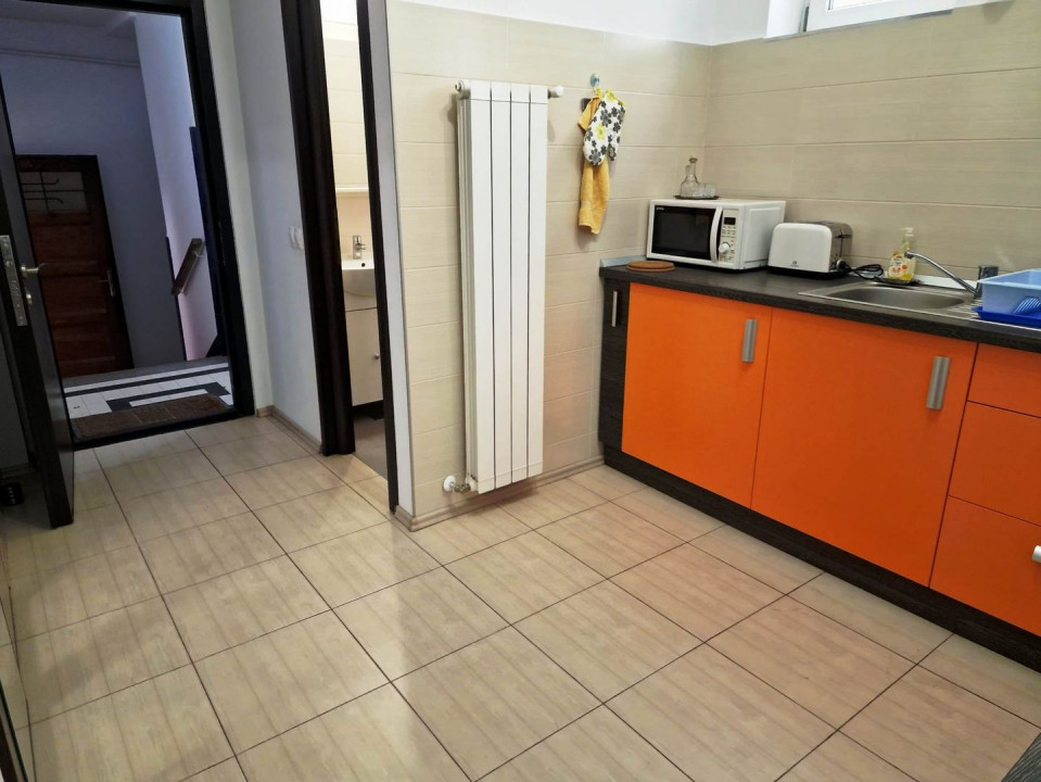 Apartament la casă, zona Centrală!