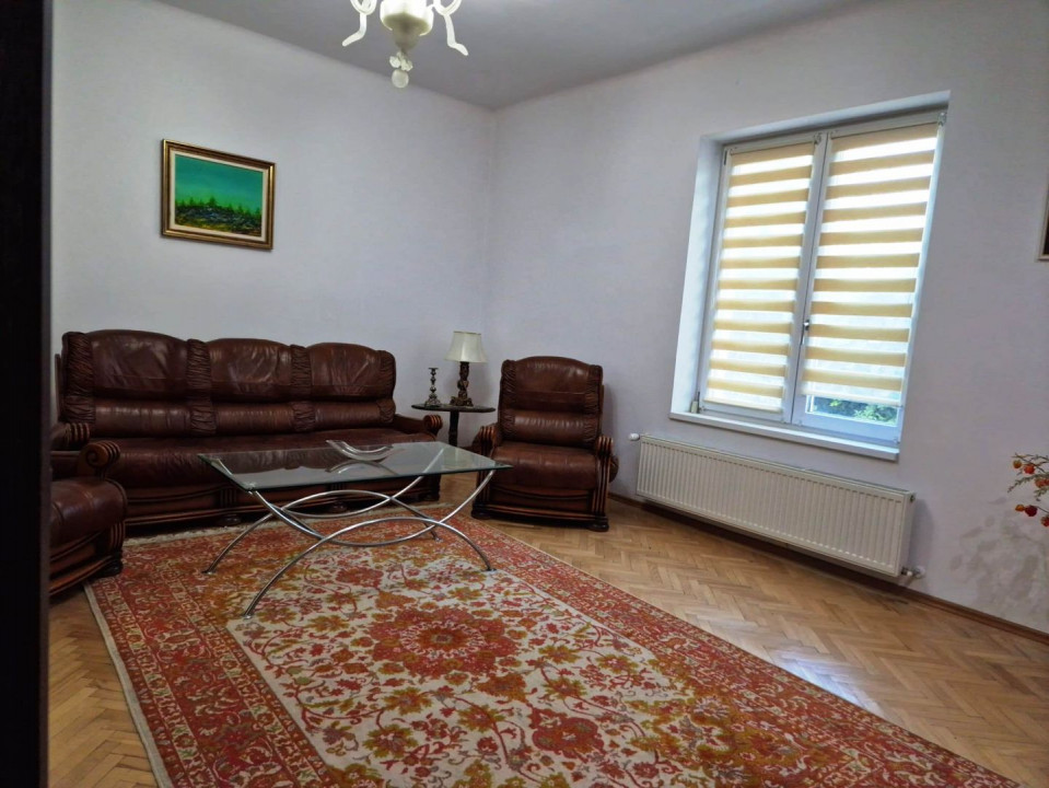 Apartament la casă, zona Centrală!