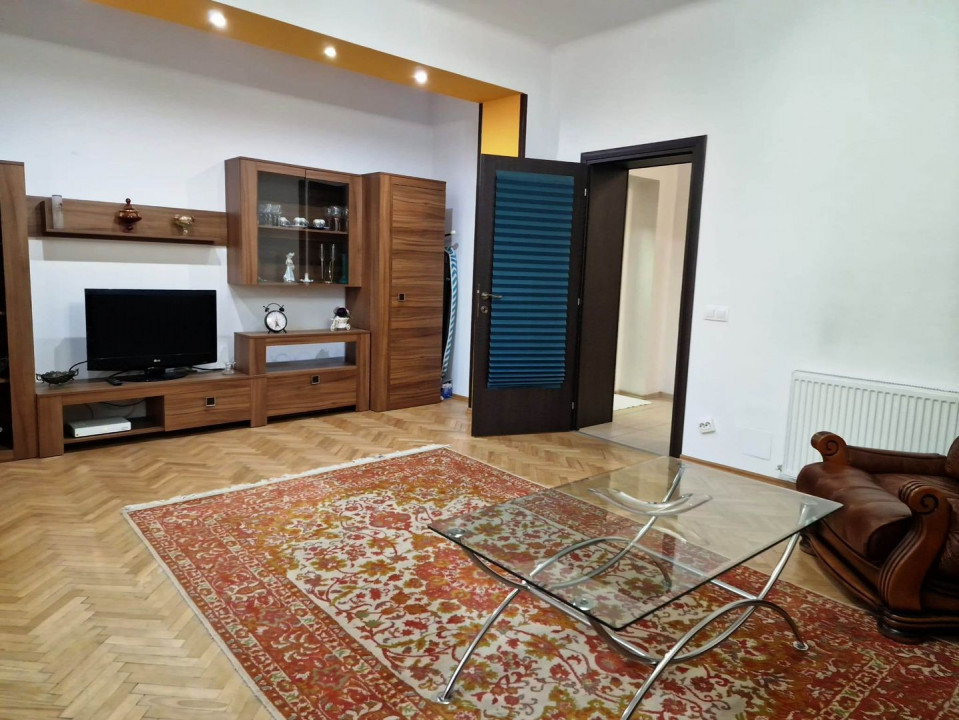 Apartament la casă, zona Centrală!