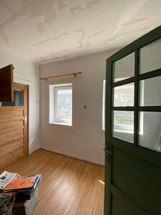 Casa compusă din  2 camere, zona Nucet!