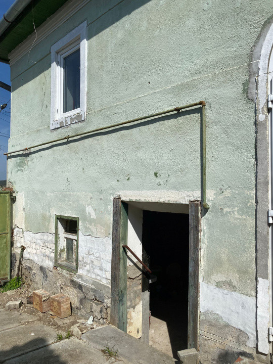 Casa compusă din  2 camere, zona Nucet!