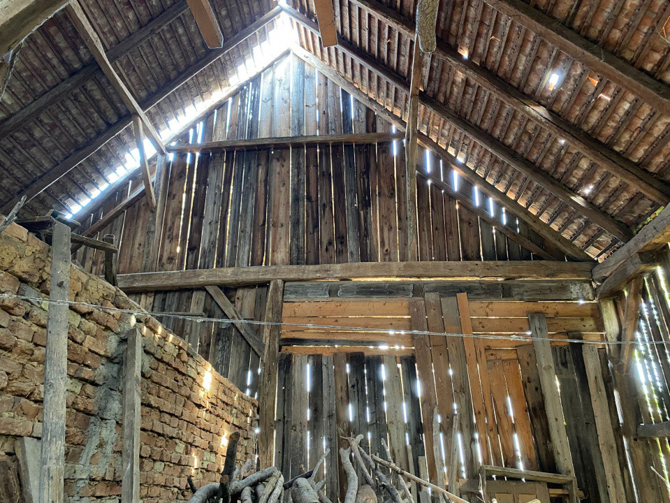 Casa compusă din  2 camere, zona Nucet!