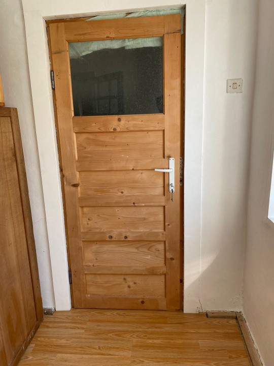 Casa compusă din  2 camere, zona Nucet!